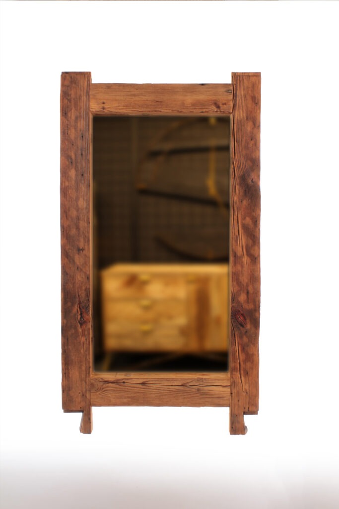 lustro LOG+ z zakończeniami ciesielskimi