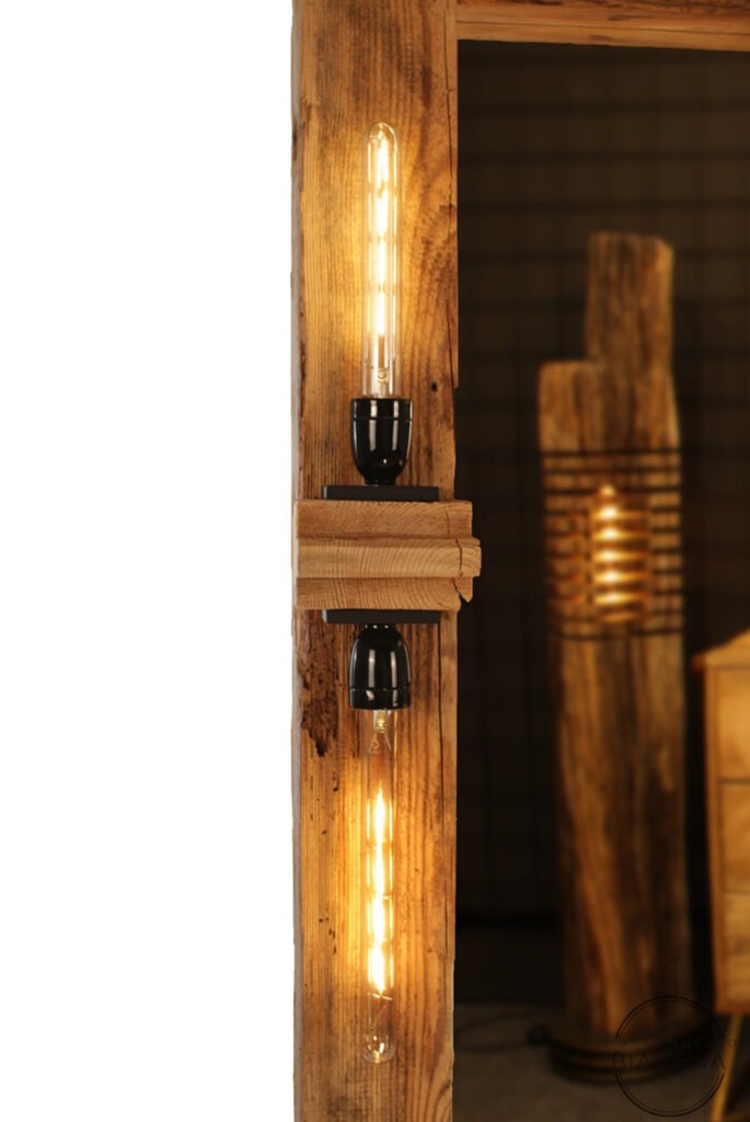 lustro LOG LIGHT z zakończeniami ciesielskimi